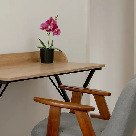 In The Centre Of With Balcony By Renters Apartamento