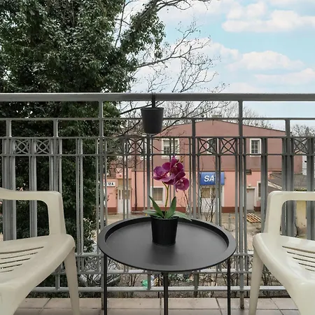 In The Centre Of With Balcony By Renters