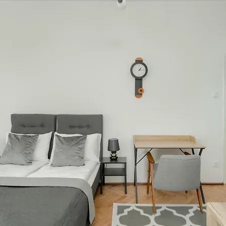 In The Centre Of With Balcony By Renters Poznan